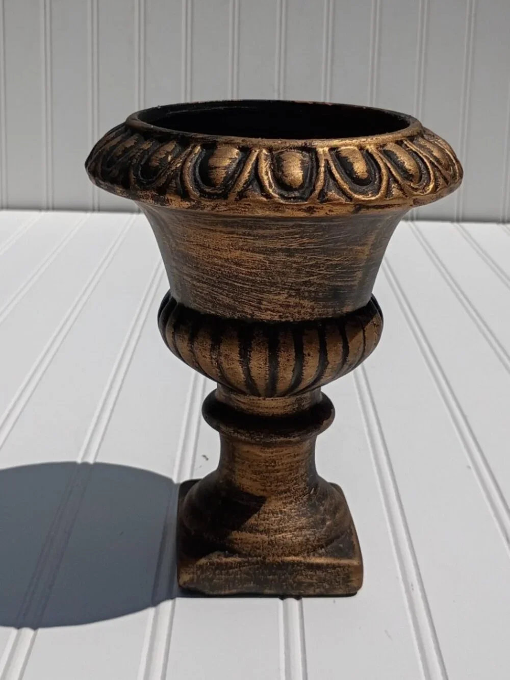 Vintage Style Pedestal Urn Vase Antique Gold Finish 7.5-inch Terracotta Planter
